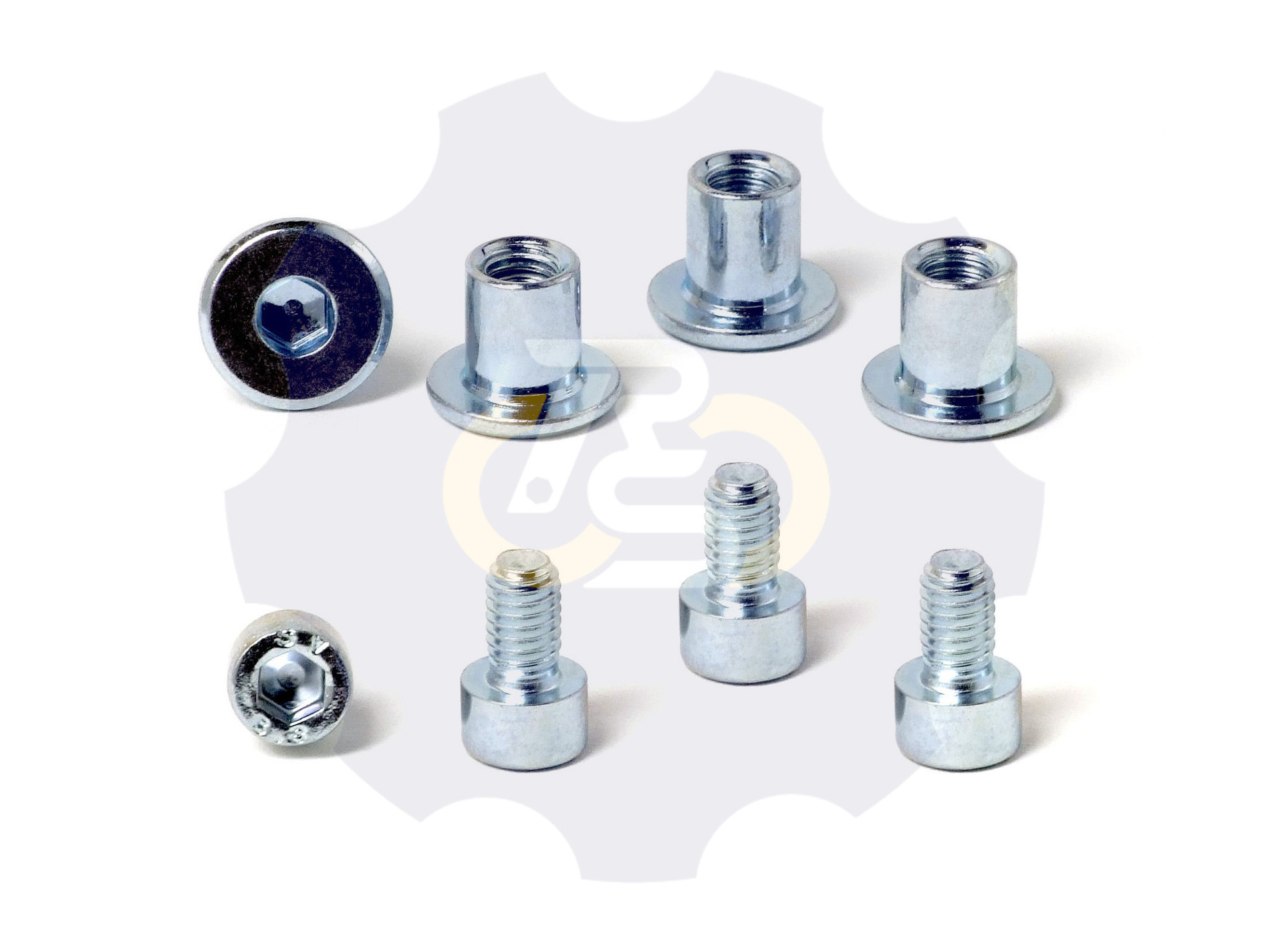 4 vienetai – M6 x 10 Zn Varžtas, cilindrine galva + 4 vienetai – NTM6 x 10 mm Zn T-formos veržlė