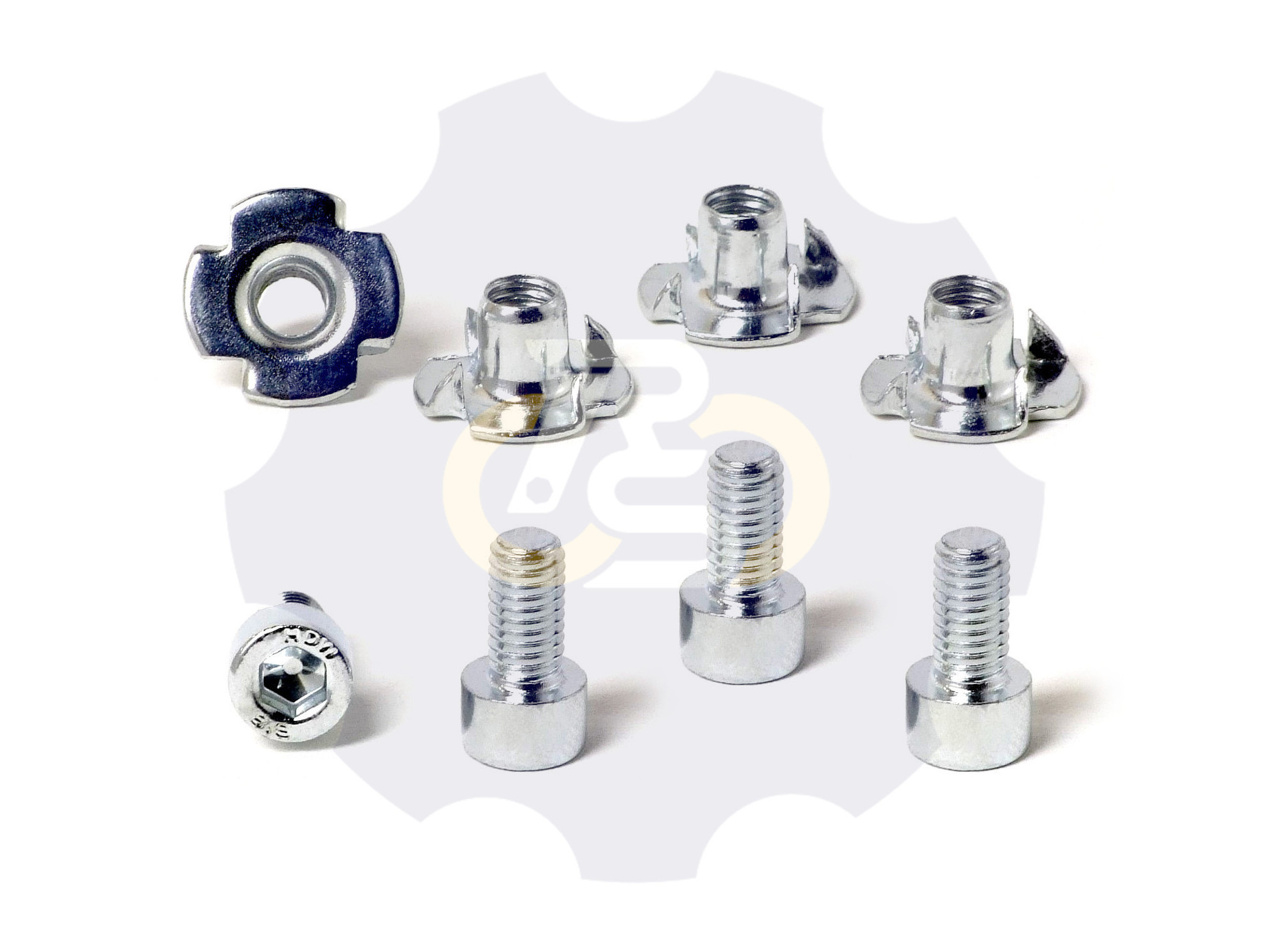 4 vienetai – M6 x 12 Zn Varžtas, cilindrine galva + 4 vienetai – NEM6x9 Įkalama veržlė