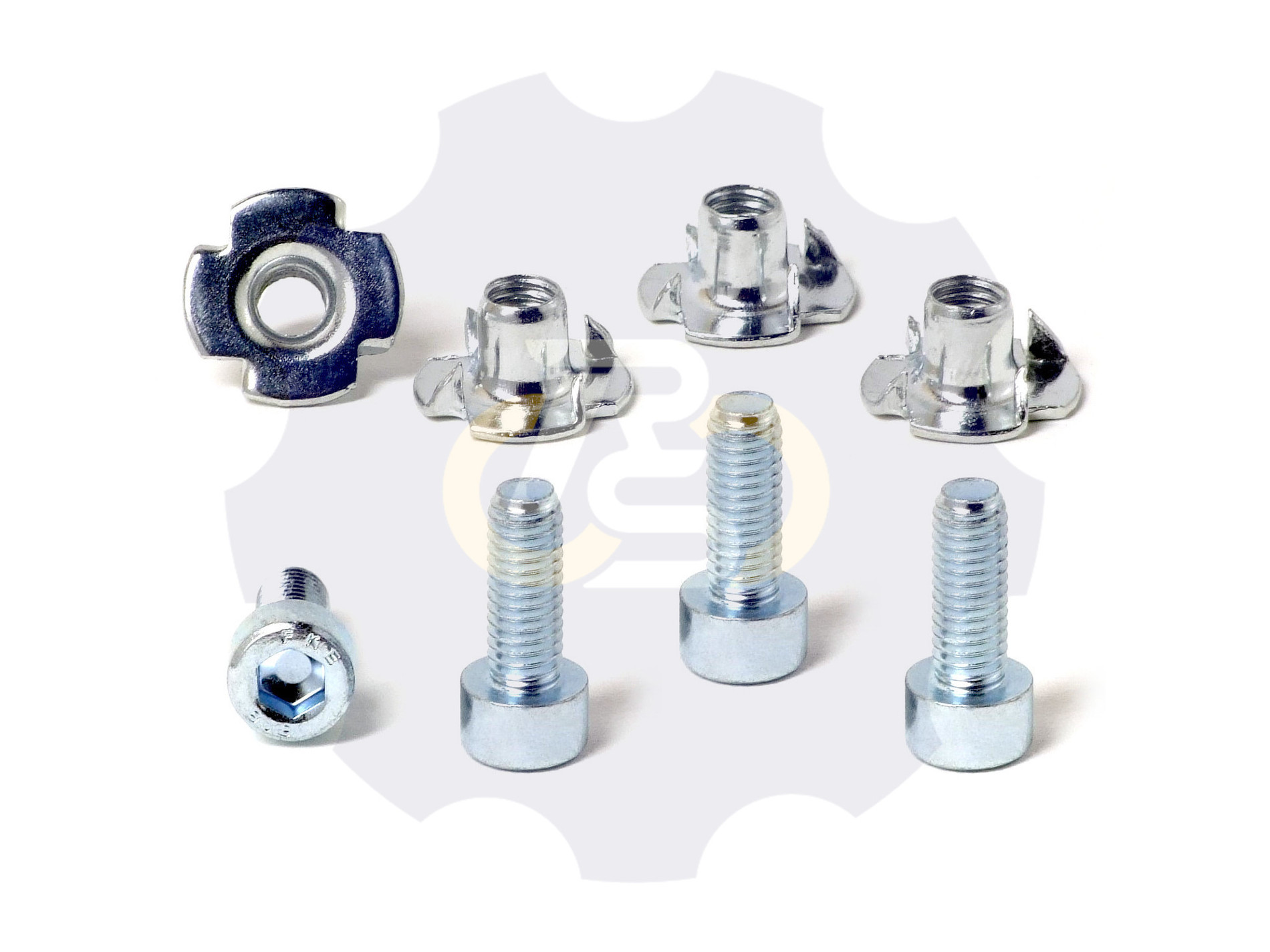 4 vienetai – M6 x 16 Zn Varžtas, cilindrine galva + 4 vienetai – NEM6x9 Įkalama veržlė