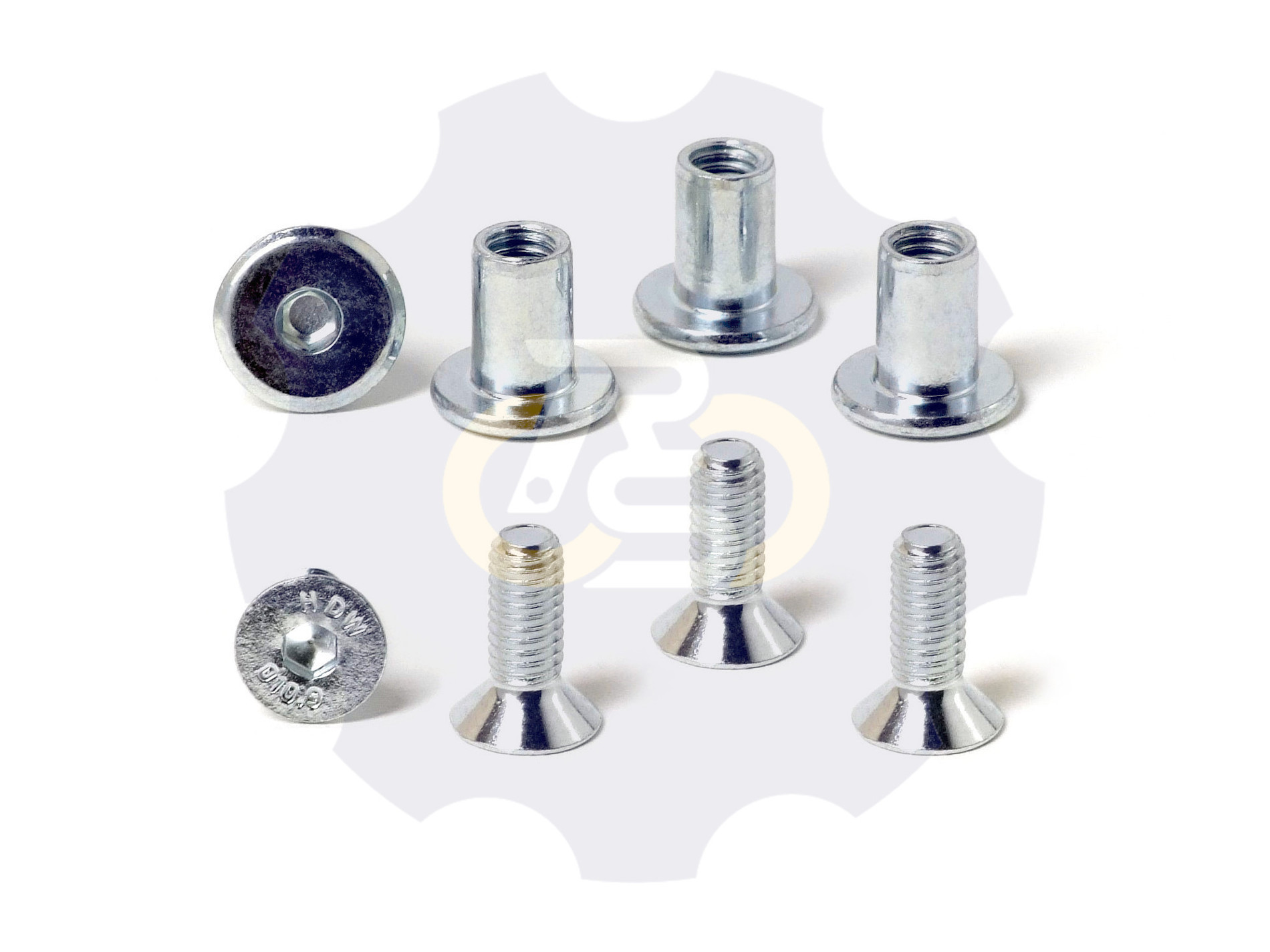 4 vienetai – M6 x 16 Zn Varžtas įleidžiama galva + 4 vienetai – NTM6 x 12 Zn T-formos veržlė