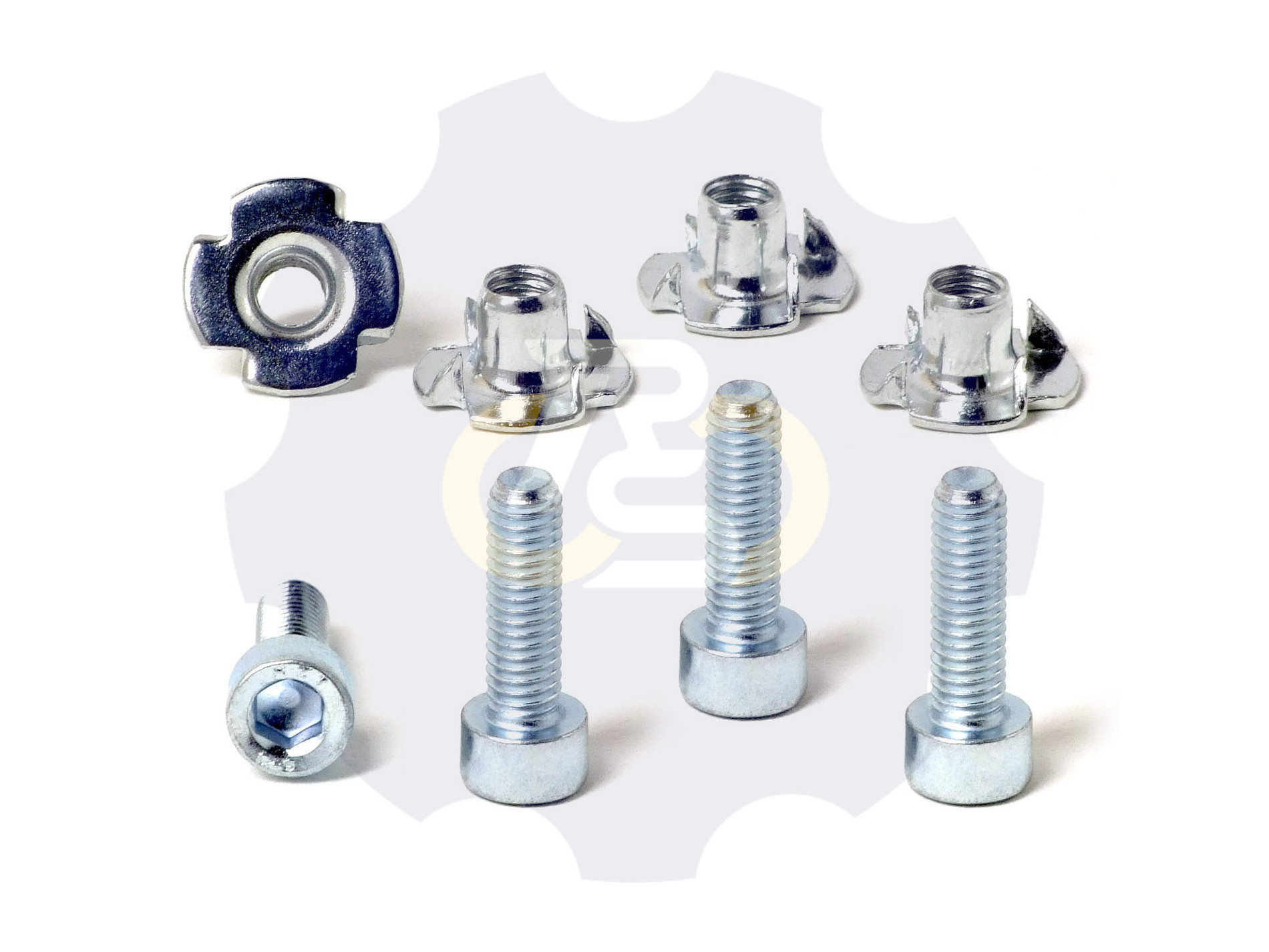 4 vienetai – M6 x 20 Zn Varžtas, cilindrine galva + 4 vienetai – NEM6x9 Įkalama veržlė